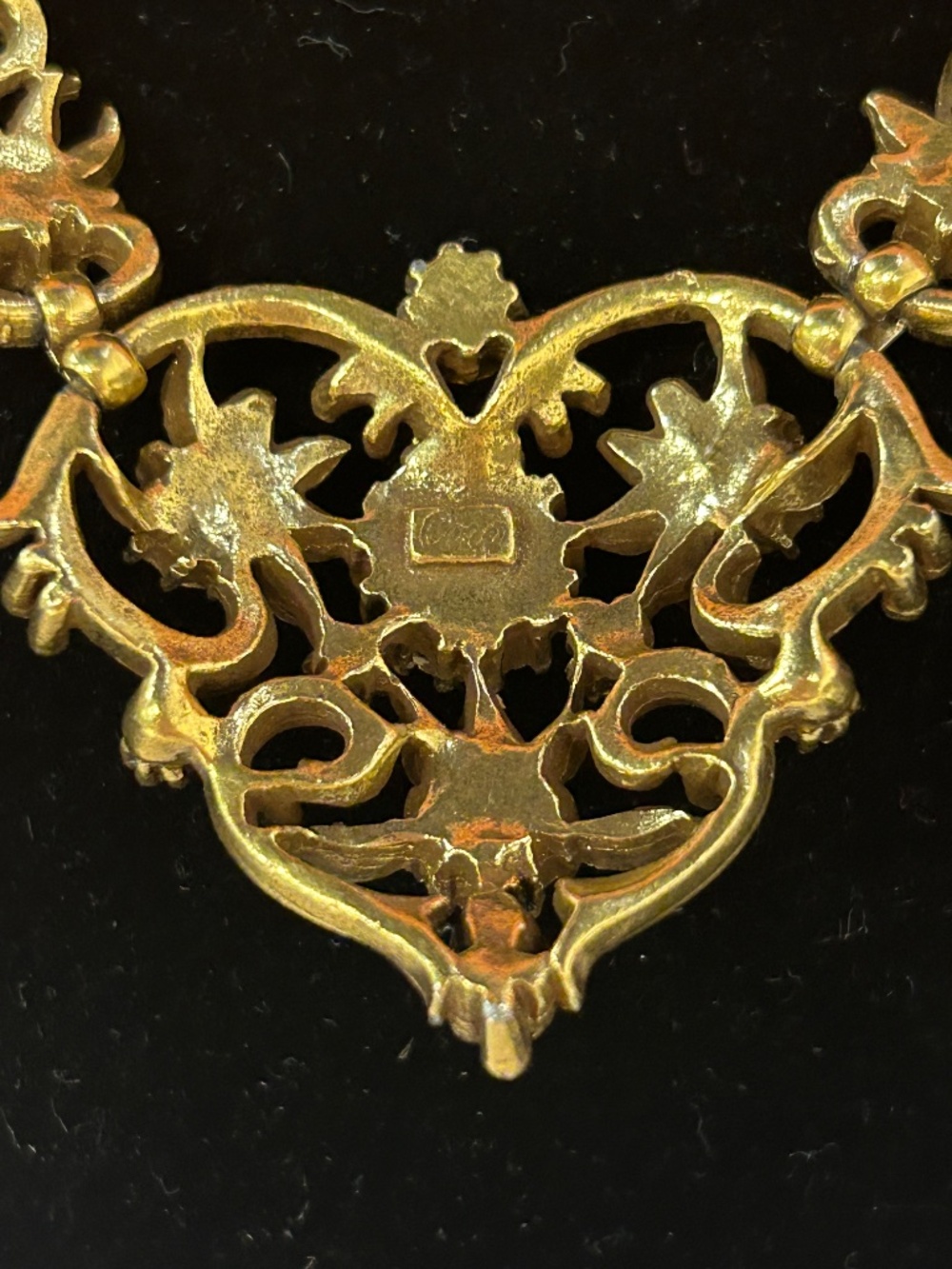 Vintage Coro gold tone filigree heart necklace - Picture 5 of 5